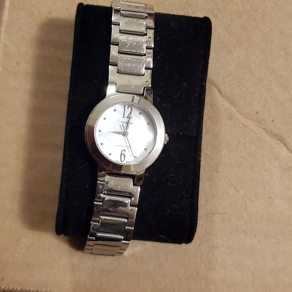 CASIO DAINTY WATCH